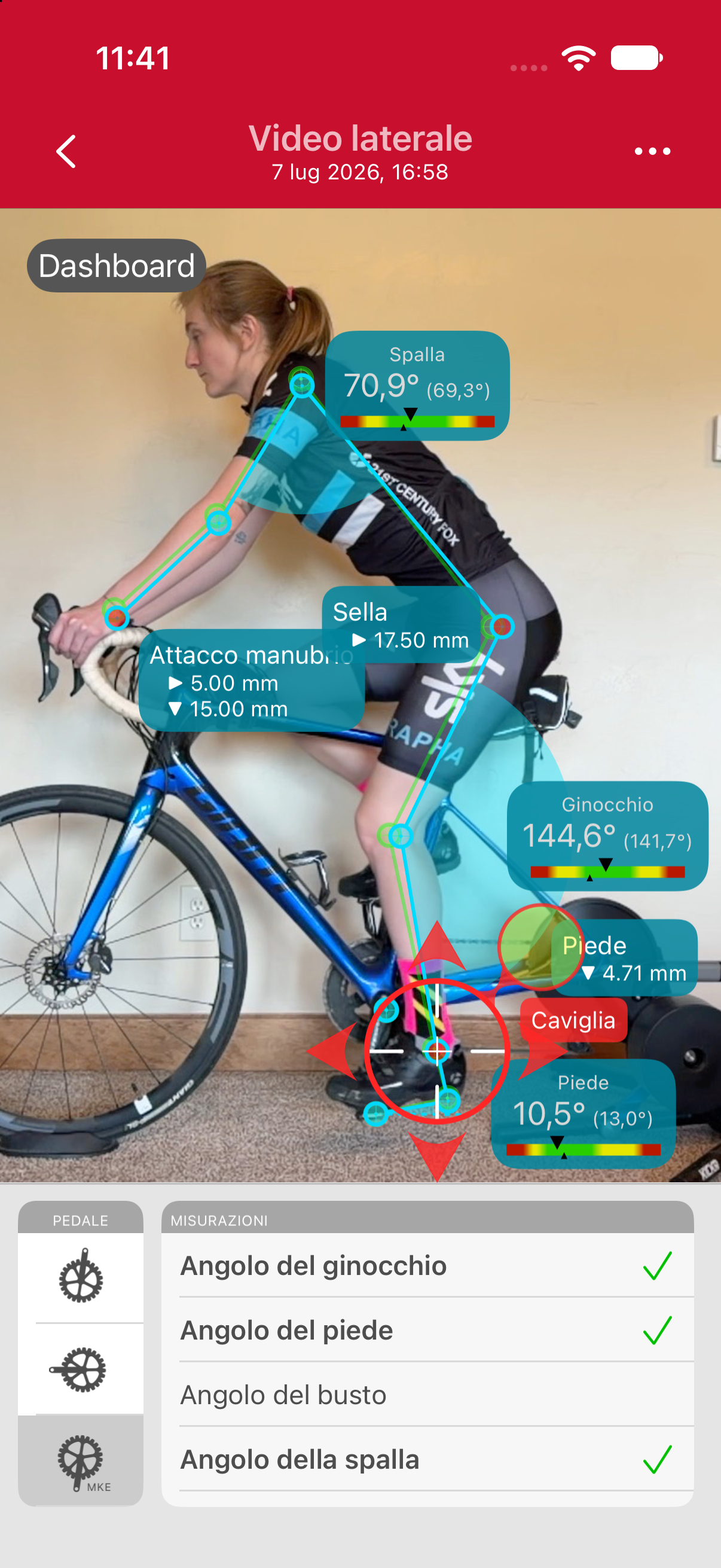 La Dashboard classica alla MKE con tutti e tre i punti rossi spostati: la sella, l'attacco manubrio e il piede. Ogni riquadro della misura mostra il nuovo valore, con quello vecchio tra parentesi.