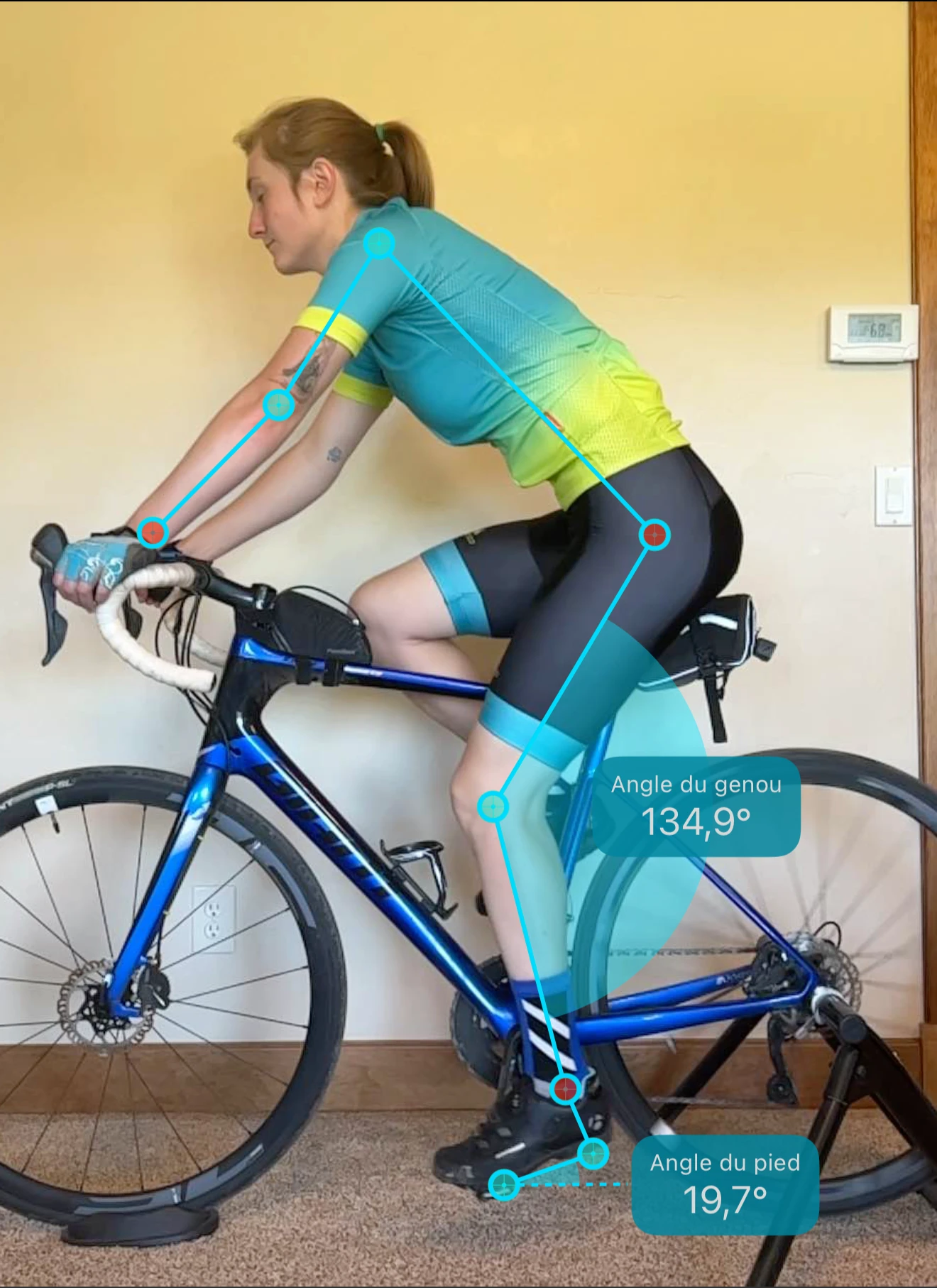 Selle trop basse. BFF EZ lit un angle de genou de 134° à l'extension maximale (sous la plage cible), donc il recommande de monter la selle.