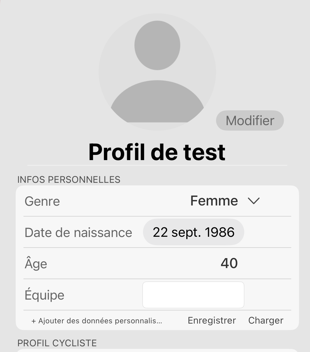 Un profil de test avec un champ personnalisé, Équipe, ajouté sous Infos personnelles. Enregistrer transforme les champs du bloc en modèle.